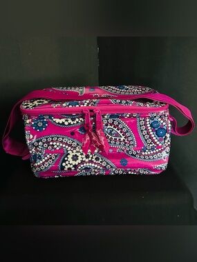 Vera Bradley Bright Magenta Paisley Quilted Vinyl lunchbox